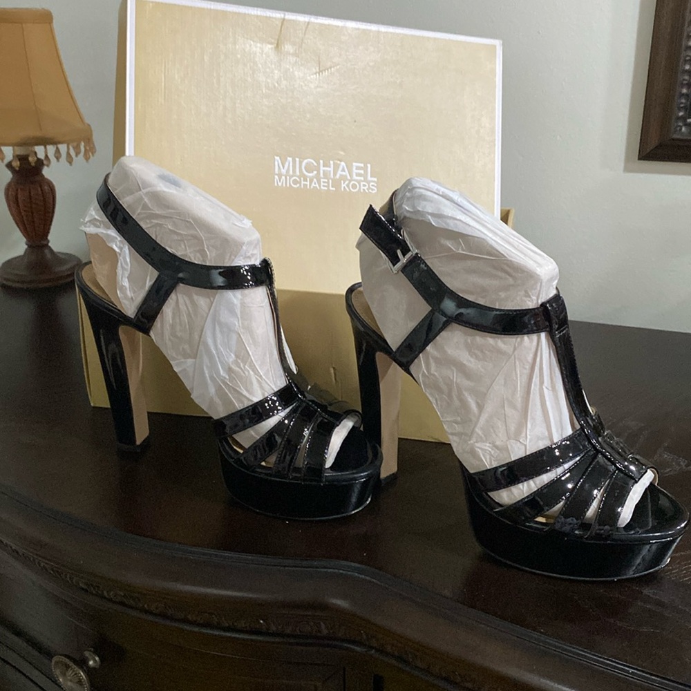 Patent shoes